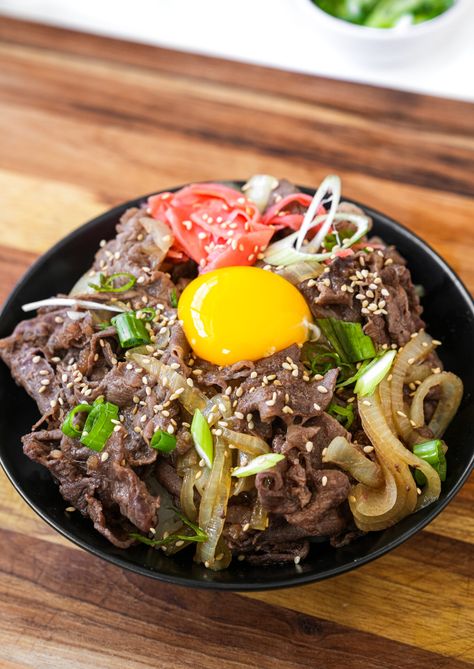 Gyudon (Japanese Beef Rice Bowl – Video) - One Happy Bite Gyudon Rice Bowls, Beef Yaki Udon, Udon Stir Fry, Yaki Udon, Japanese Beef, Japanese Chicken, Beef Roll, Beef Rice, Beef Bowls