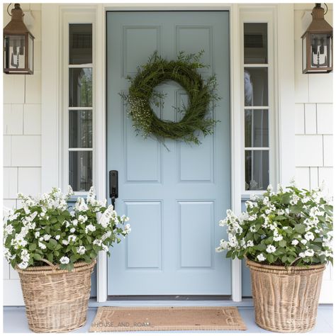 Spring Wreath Ideas: Elevate Your Porch Decor with an Outdoor Wreath - houseandroam.com Hanging Front Porch Plants, Spring Front Step Decor, Spring Porch Decor Outdoor Decorations, Cottage Porch Decor, Spring Porch Decorating Ideas, Front Porch Decor Spring, Front Porch Styling, Small Front Porch Decorating Ideas, Spring Porch Ideas