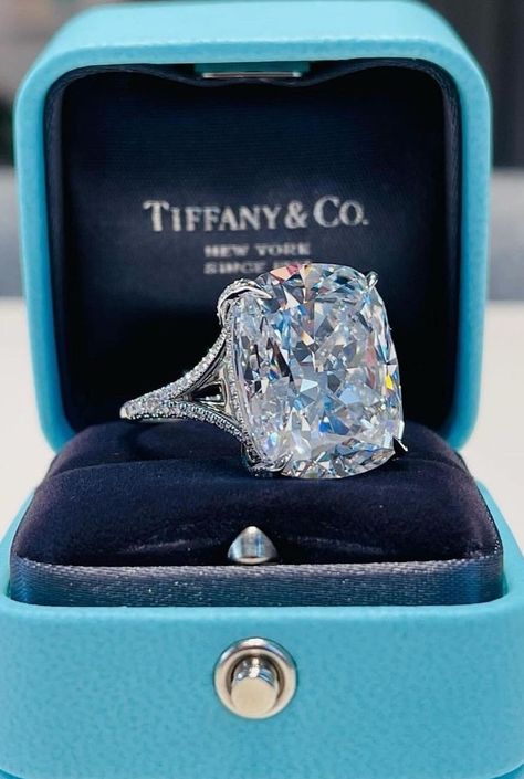 Wedding Rings Tiffany And Co, Tiffany And Co Engagement Rings, Huge Diamond Rings, Dig Jewelry, Tiffany Wedding Rings, Tiffany Engagement, Tiffany Engagement Ring, Dream Rings, Luxury Engagement Rings