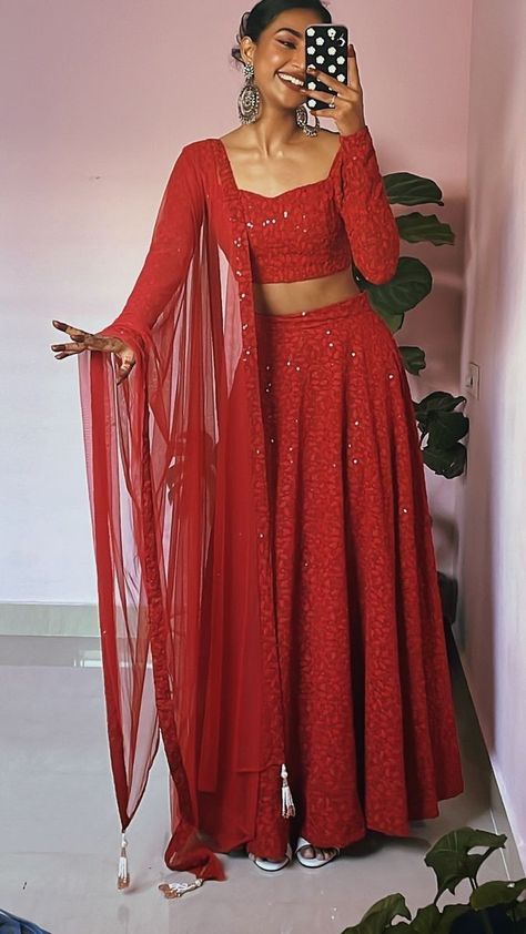 #indian #dress #red #partydress Dresses Traditional Indian, Rida Tharana, Suit Sharara, Onam Outfits, Simple Lehenga, Trendy Outfits Indian, Indian Outfits Lehenga, Lehenga Designs Simple, Dresses Traditional