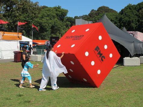 giant dice prop- Tropfest