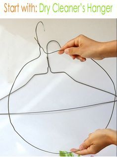 Couronne Diy, Rainbow Diy, Deco Nature, Farmhouse Boho, Wire Hanger, Wreath Tutorial, Wreath Crafts, Dollar Store Diy, Decoration Christmas