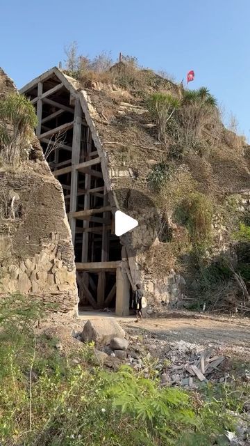 Dugout Shelter Underground Homes, Survival Bunker Underground Shelter, Rustic Summer House, Secret Bunker Ideas, Watchtower House, Off Grid Houses, Zombie Apocalypse Van, Secret Places In Houses, Diy Bunker Underground Shelter