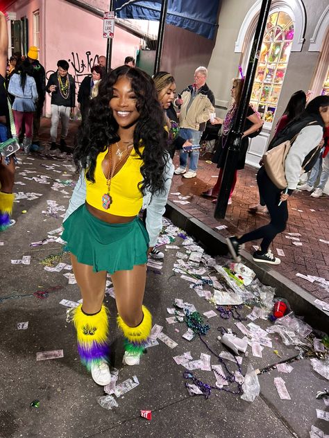 X Mardi Gras Parade Outfit, Mardi Gras Outfits For Women, Mardi Grad, Jamaica Carnival, Mardi Gra, Mardi Gras Outfits, 21st Birthday Photoshoot, Mardi Gras Parade, New Orleans Mardi Gras