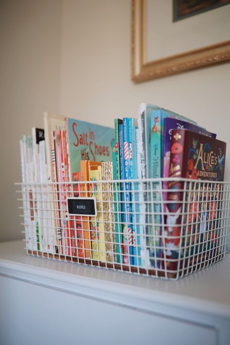 Organizing Kids Books, Kid's Playroom, Neat Method, Girls Playroom, Childs Play, Old Room, Kids Room Organization, Bookshelves Kids, Book Organization