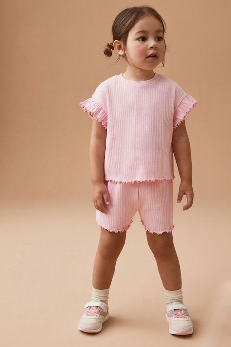 I liked it. Pretty good Pink Shorts Outfits, Kids Dress Wear, Summer Baby Clothes, Kids Clothing Brands, Summer Outfits Kids, Rib Top, Ribbed Shorts, Dresses For Girls, Short Ribs