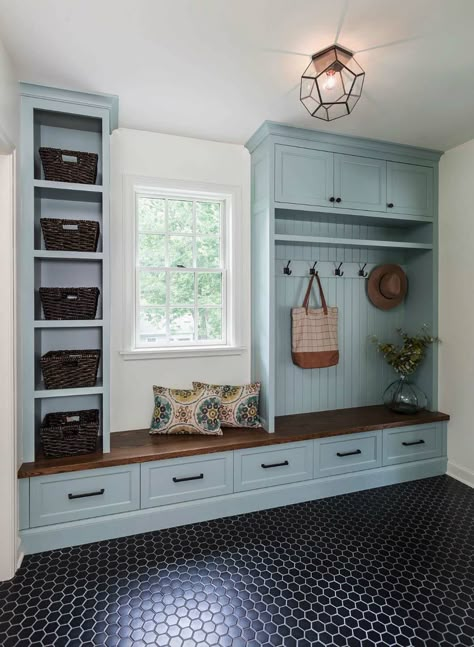 amazing mudroom ideas for storage Mud Room Entry, Room Storage Diy, Mudroom Decor, Mudroom Entryway, Mudroom Laundry Room, Mudroom Ideas, Mud Room Storage, Mudroom Design, Mudroom Laundry