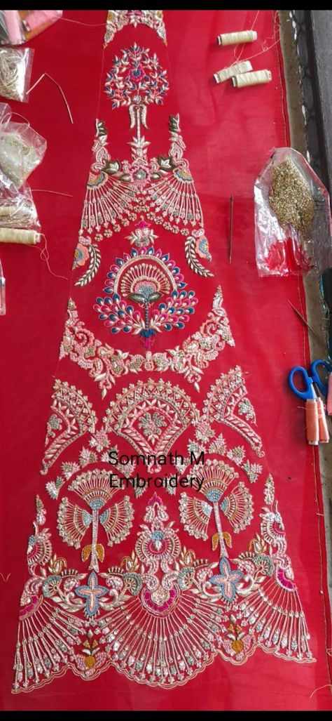 #zardoziwork Lehenga Hand Embroidery, Kali Work Design, Kali Lengha Pattern, Handwork Bridal Lehenga Designs, Hand Work Lahenga Design, Patch Work Lehenga, Handwork Lehenga Designs, Kali Lehenga Designs, Kali Pattern