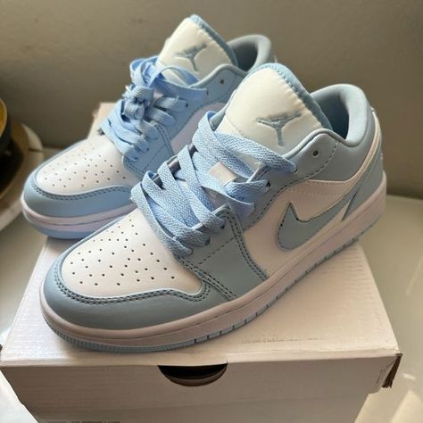 Nike Shoes Wide, Nike Air Dunks Low, Nike Shoes Women Sneakers, Custom Air Force 1 Women, Quince Sneakers Blue, Shoes For 6th Grade, Cinderella Quinceanera Shoes, Quince Tennis Shoes, Nike Shoes Cute