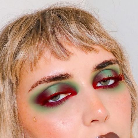 Bodypainting, Red And Green Makeup Looks, Cool Eye Makeup Looks, Red White And Blue Makeup, Red Eye Makeup Looks, Red Mascara, Red Lashes, Serum Concealer, Funky Makeup