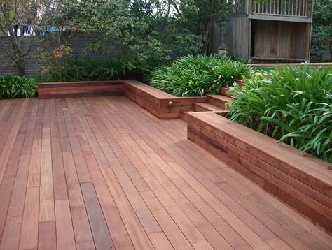 25 Interesting Built-In Planter Ideas ~ Matchness.com Deck Planter Boxes, Deck Planters, Backyard Seating Area, Wooden Deck, Backyard Seating, Deck Designs Backyard, Timber Deck, Diy Bench, Decks Backyard