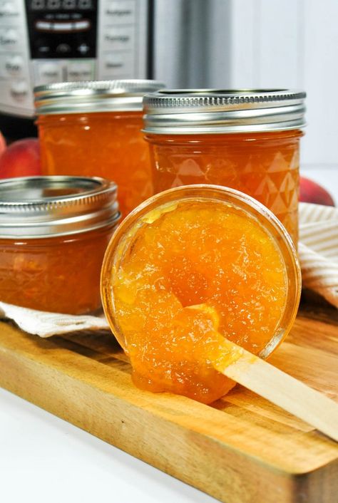 peach jam Peach Preserves Recipe, Peach Jam Recipe, Freezer Jam Recipes, Peach Jelly, Peach Preserves, Jam Recipes Homemade, Peach Sangria, Freezer Jam, Peach Jam