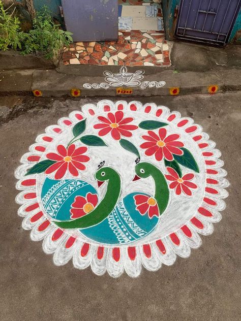 Madras City, Peacock Rangoli Designs, Sankranti Muggulu, Colour Kolam, Rangoli Designs For Competition, Very Easy Rangoli Designs, Peacock Rangoli, Indian Wall Art, Easy Rangoli Designs Diwali