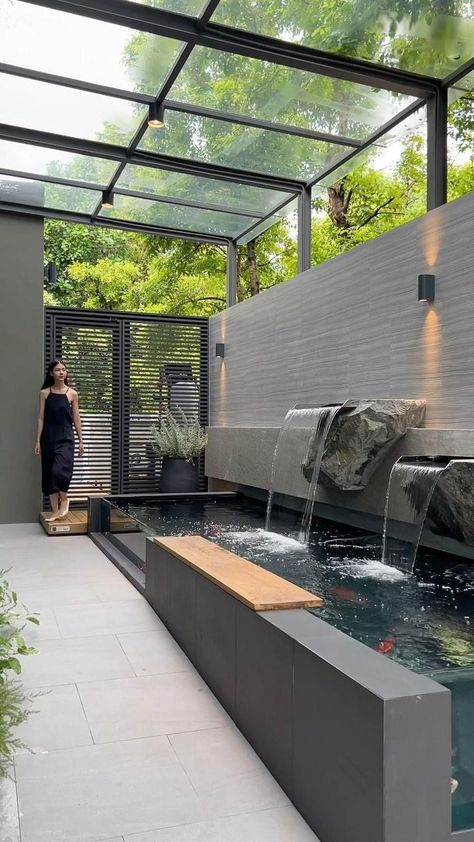 There is a koi pond on the side of the house, with a clear glass wall that allows for a side view of the fish. Adjacent to the pond is a… | Instagram Outdoor Fish Ponds, Fish Ponds Backyard, Terrace House Exterior, Koi Pond Design, Outdoor Wall Fountains, Kolam Koi, Fish Pond Gardens, Garden Pond Design, Diy Garden Fountains