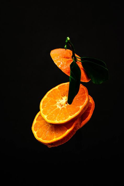 sliced orange fruit with black background photo – Free Orange Image on Unsplash Dark Black Wallpaper, Orange Plant, Free Background Images, Orange Citrus, Fruit Wallpaper, Fruit Photography, Masks Art, Orange Fruit, White Tree