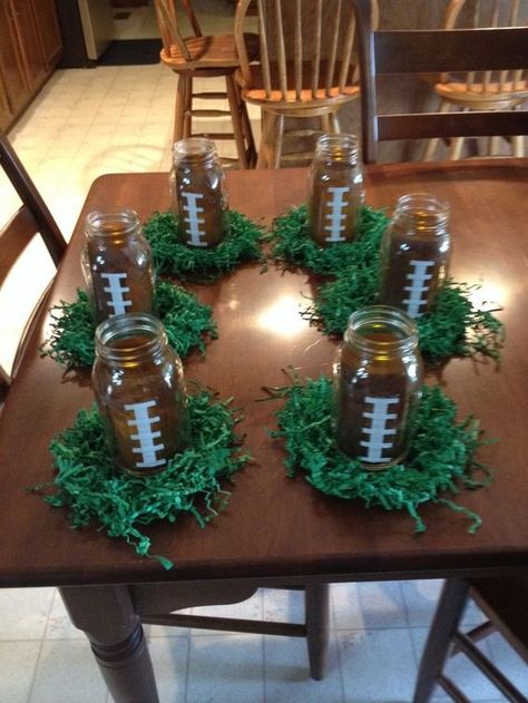 Boy Baby Shower Themes - Southern Dakota Mama Football Banquet Centerpieces, Planning Sport, Football Centerpieces, Sports Party Centerpieces, Sandwich Vegetarian, Banquet Centerpieces, Cheer Banquet, Football Banquet, Team Snacks