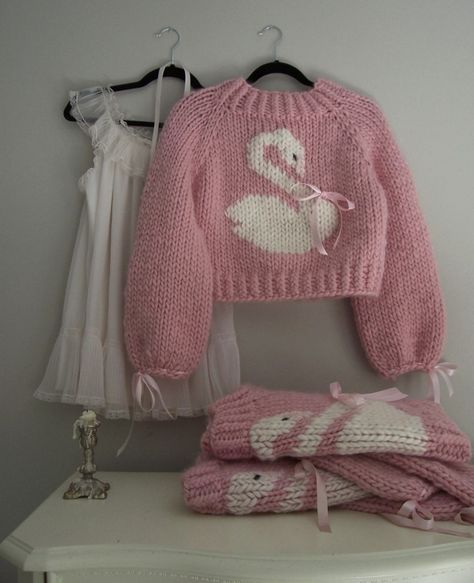 Swan Sweater, Pink Swan, Baby Embroidery, Cute Sweaters, Baby Sweaters, Dream Clothes, Crochet Fashion, Crochet Sweater, Cute Crochet