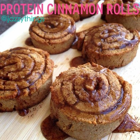 Protein cinnamon rolls with a honey cinnamon glaze Protein Honey Buns, Protein Cinnamon Rolls, Chocolate Protein Balls, Iifym Recipes, Ripped Recipes, Recipes Protein, Cinnamon Glaze, Honey Cinnamon, Protein Treats