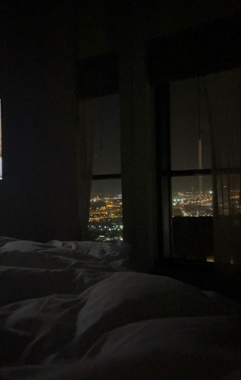 Dark Room Window Aesthetic, Night Bedroom Aesthetic, Bedroom Dark Aesthetic, Bedrooms At Night, Dark Aesthetic Room, Dark Room Aesthetic, Train Bed, Night Room, Room At Night