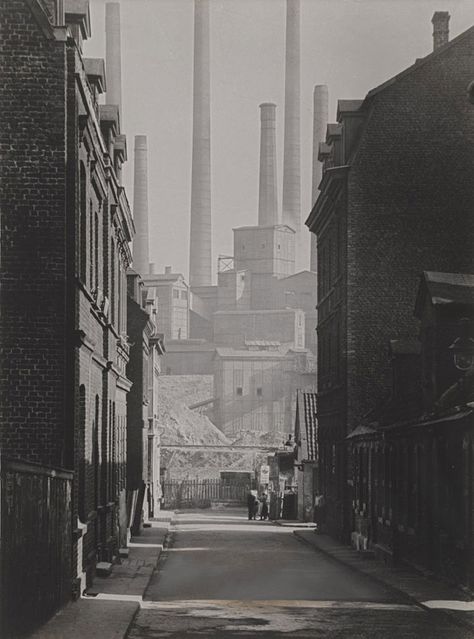 New Objectivity, Albert Renger Patzsch, Leave Art, British Journal Of Photography, Photography History, Industrial Architecture, Black And White Landscape, Night Pictures, Industrial Photography