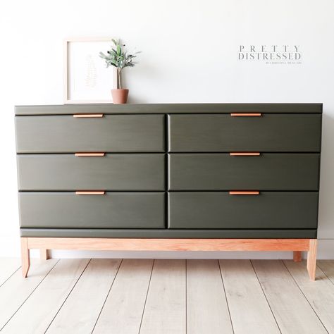 Diy Wife, Refinished Dresser Diy, Modern Furniture Makeover, Modern Dresser Makeover, Base Tutorial, Modern Bedroom Ideas, Diy Dresser Makeover, Dresser Design, Ugly Duckling