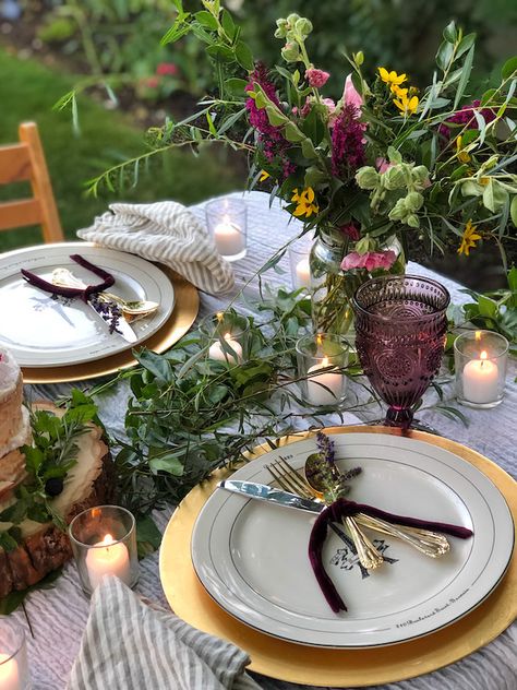 Outdoor Dinner Date, Romantic Outdoor Dinner, Dinner Date At Home, French Country Cottages, Outdoor Dinner Table, Backyard Dinner, Romantic Backyard, Summer Tablescapes, Valentine Table Decorations