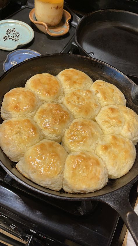 3 Ingredient Biscuits Iron Skillet Biscuits, Three Ingredient Biscuits, Easy Biscuit Recipe 3 Ingredients, Steak Biscuits, Biscuits Self Rising Flour, 3 Ingredient Biscuits, 3 Ingredient Biscuit Recipe, Quick Biscuit Recipe, Skillet Biscuits