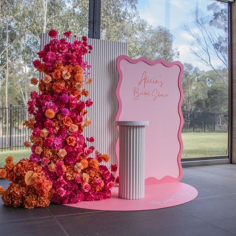 2024 Birthday Ideas, Bride To Be Props, Flowers Birthday Decorations, Event Backdrop Ideas, Flower Birthday Party Decorations, Bride Backdrop, Bride To Be Backdrop, Bride To Be Decoration Ideas, Bridal Shower Display