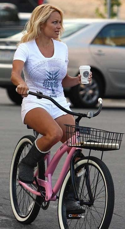 Celebrities on Bikes - Page 30 - Bike Forums Bici Retro, Pamela Andersen, Bicycle Chic, Velo Vintage, Female Cyclist, Girls On Bike, Cruiser Bicycle, Cycle Chic, Riding A Bike