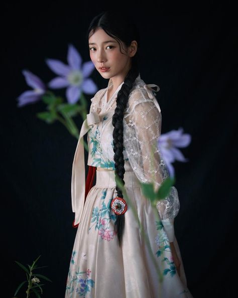 Suzy in hanbok to light up Times Square on Christmas Eve - The Korea Times Hanbok Aesthetic, Suzy Dress, Traditional Korean Clothing, Korean Wedding Dress, Hanbok Traditional, Clothing Upcycle, Korean Photo, Korean Traditional Dress, Modern Hanbok