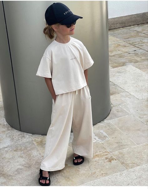 French Look Outfit, Kids Summer Outfits, French Outfits, Stylish Kids Fashion, Oversize Outfit, Stylish Kids Outfits, Summer Outfits Kids, Kids Summer Fashion, Looks Street Style