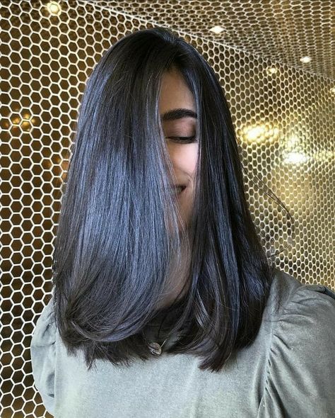 Medium Haircuts No Layers, Black Hair Round Face, Tuns Bob Lung, Round Face Haircuts Medium, Indian Hair Cuts, Sleek Short Hair, Haircuts For Medium Length Hair, Layered Haircuts For Medium Hair, Straight Hair Cuts