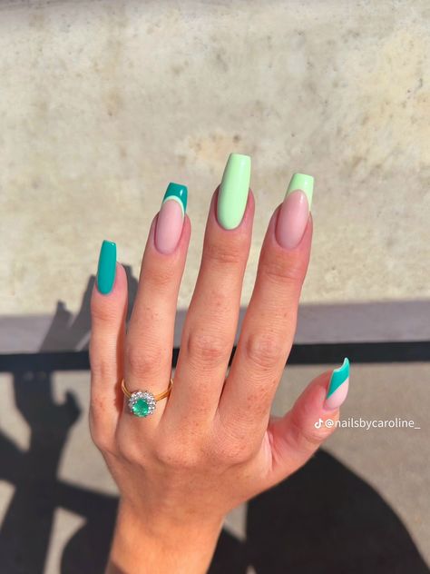 Coffin Square Nails, Clothing Essentials For Women, Green Acrylics, Travel Photography Aesthetic, Fall Clothing Essentials, Henna Nails, Pinterest Art, Vintage Nails, Summery Nails