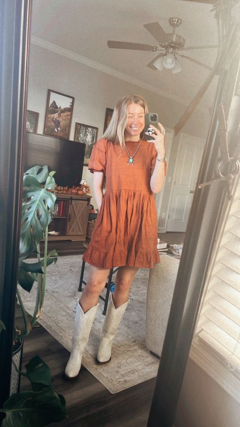 Follow Buckaroo_Boutique on instagram for vintage western pieces! Cute Modest Western Outfits, Western Sunday Outfit, Western Mama Outfits, Affordable Western Boutiques, Easter Western Outfits, Modest Western Outfits Women, Western Fashion Inspo Outfits, Western Church Fits, Church Outfit Western