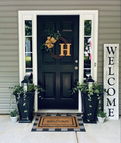 Masculine Front Door Decor, Front Porch Pottery Ideas, Lantern In Planter Front Doors, Front Door Vases Entrance, Front Door Area Decor Outside, Front Door Plants Entrance, Front Porch Summer Ideas, Front Door Decor Plants, Front Door Decor No Porch