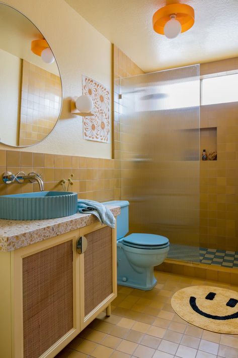 Photo 14 of 17 in This Incredible Renovation of a 1970s California Home Is a Terrazzo Lover’s Dream - Dwell Modern Bathrooms Designs, 70s Inspired Bathroom, 70s Bathroom Aesthetic, 1950 Interior Design, Toilet Ceiling, 70’s Bathroom, 70s Bathroom Decor, 50s Bathroom, Vintage Tile Bathroom