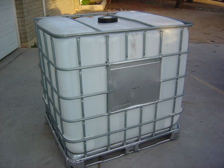 275 gallon used food grade, water tote/container Bait Tank, Water Storage Containers, Plastic Drums, Diy Tank, Metal Drum, Water Storage Tanks, Storage Bins With Lids, Plastic Container Storage, Emergency Prepping