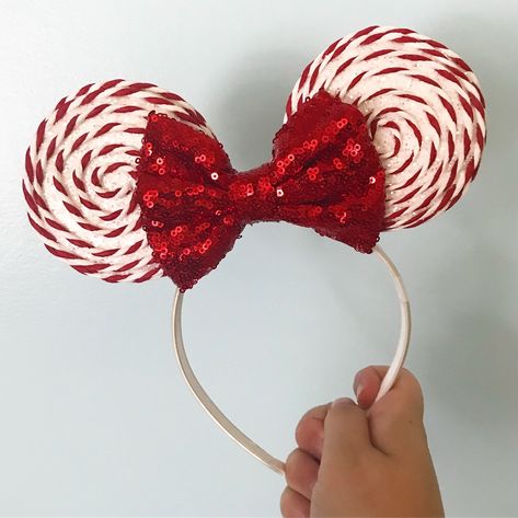 Candy Cane Headband Diy, Disney Christmas Ears Diy, Christmas Mickey Ears Diy, Christmas Hair Accessories Diy, Diy Disney Ears Templates, Christmas Minnie Ears, Diy Christmas Headbands, Disney Ears Diy, Diy Christmas Accessories