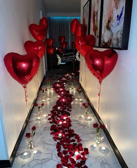 Valentine Hotel, Hotel Room Decoration, Valentines Bedroom, Valentines Day Aesthetic, Romantic Room Surprise, Romantic Valentines Day Ideas, Aesthetic Valentines, Surprise Birthday Decorations, Romantic Room Decoration