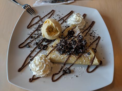 [I ate] oreo crepe at my local coffee shop Oreo Crepe, Crepe Ideas, Crepe Shop, Crepes Nutella, Sweet Crepes, Local Coffee, Coffee Cream, Local Coffee Shop, Food Images