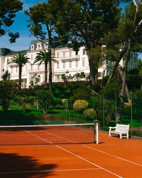 OC ™ on Instagram: "The obligatory three nighter at Eden Roc to polish up your backhand for the clay court season, fine tune your tan for the summer ahead and meet some old friends before heading to your semipermanent Côte d'Azur residence. 🎾 🍸 🇫🇷 @viatolila @overpeoples @hotelducapedenroc" Eden Roc, Future Lifestyle, Cote D’azur, European Summer, Future Life, French Riviera, Travel Inspo, South Of France, Tennis Court