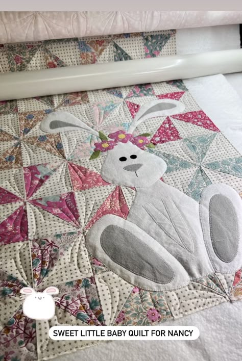 Bunny Quilt Patterns, Sewing Projects For Babies, Animal Quilt Blocks, Quilt Placemats, Beach Quilts, Cot Quilts, Easter Quilts, Quilts For Babies, Applique Projects