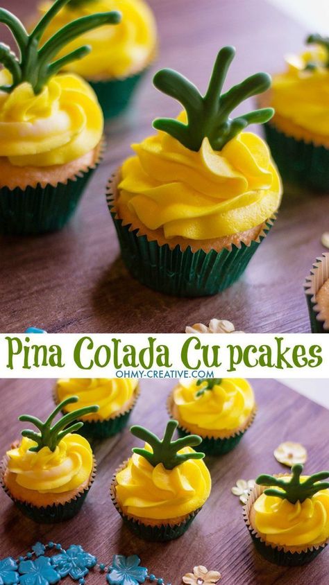 Pineapple Decorations, Hawaiian Cupcakes, Pina Colada Cupcakes, Tropical Cupcakes, Pineapple Cupcakes, Summer Cupcakes, Köstliche Desserts, Cake Mix Cookies, Halloween Cupcakes