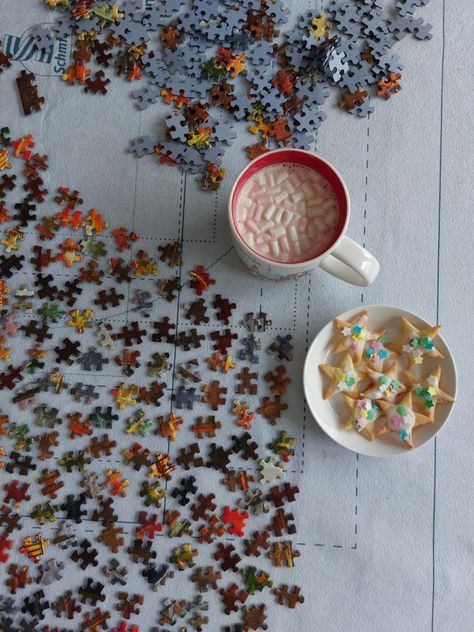 Christmas Puzzle Aesthetic, Winter Activity Aesthetic, Cozy Christmas Activities, Winter Aesthetic Activities, January Activities For Adults, Winter Activities Aesthetic, Christmas Activities Aesthetic, Style Inspo Winter, Autumn Puzzle