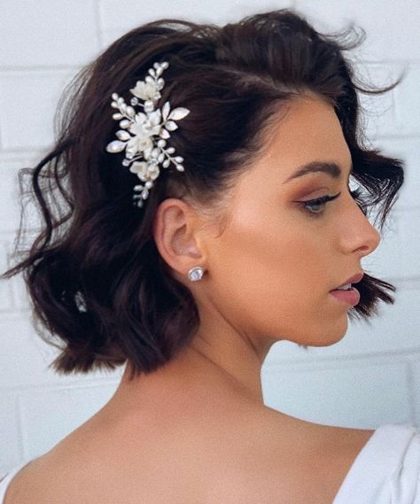 Hairstyle Hoco, Short Bridal Hair, Bob Wedding Hairstyles, Wedding Hairstyle Ideas, Growing Out Hair, Hairstyles Hoco, Best Wedding Hairstyles, Updo Hairstyle, Indian Brides