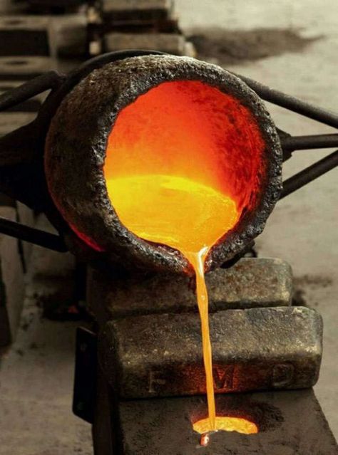 Smelting Metal, Metal Foundry, Blacksmith Forge, Blacksmith Tools, Liquid Metal, Sand Casting, Man Up, Metal Words, Stove Top Espresso