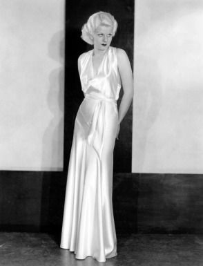 Jean Harlow Fashion Through The Decades, Lana Turner, Jean Harlow, Clark Gable, Silk Dress Long, Actrices Hollywood, Blonde Bombshell, Look Vintage, Platinum Blonde