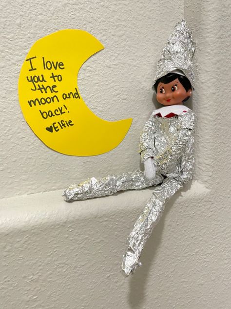 Elf On Shelf Astronaut, Elf On The Shelf I Love You To The Moon, Elf On The Shelf Astronaut, Elf Astronaut, Elfie Ideas Christmas Elf, Diy Christmas Deco, Fireplace Tv Wall Decor, Elf Ideas Easy, Bad Elf