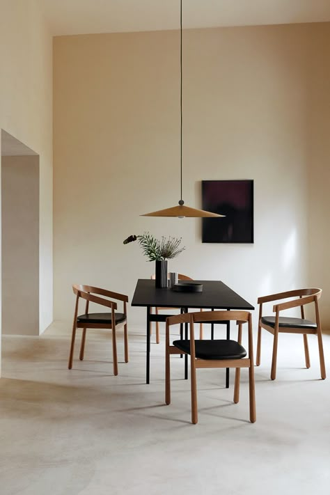 Dinner time! We have the perfect dining table inspiration for you. We mean, check out our minimalistic dining table: Nude. Believe us, every piece of tableware would look good on this eyecatcher. PS: de top frame is also available in oak. Discover all sofas, tables, chairs and home décor by FEST online! Fast delivery and Secure payment. Minimalistic Dining Table, Minimal Dining Table, Maximalist Dining Room, Dining Table Inspiration, Dinner Table Chairs, Minimal Dining, Minimalist Dining Room, Dinner Room, Japandi Interior