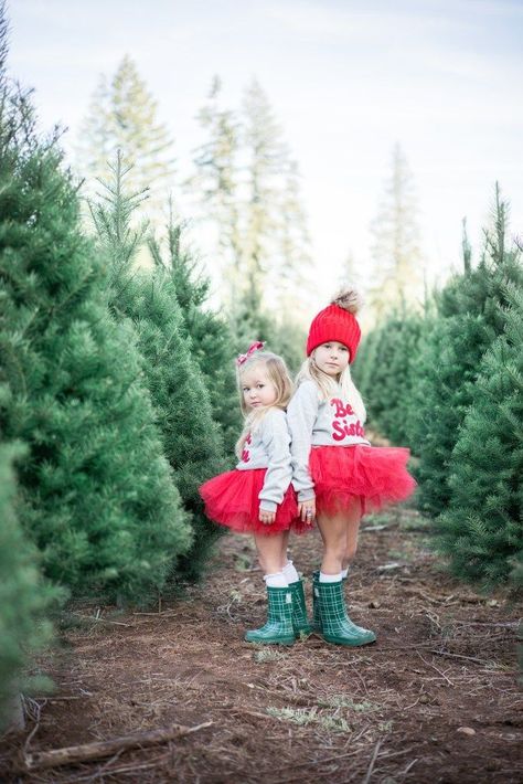 Chelsee from The House of Hood Blog shares their Christmas Tree farm photos that they've taken throughout the Christmas season! #christmastreefarm #christmastreefarmphotos #christmasphotos #treefarm #treefarmphotos #littlegirlsfashion #girlsstyle #littlegirlsdresses #rainboots Sibling Christmas Pictures, Tree Farm Photos, Outdoor Christmas Photos, Tree Farm Photo Shoot, Christmas Tree Farm Photo Shoot, Christmas Tree Farm Photos, Farm Photos, Christmas Tree Pictures, Christmas Card Pictures